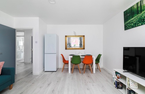Redbridge Apartment | A Stunning Flat in London, Gants Hill, Ilford
