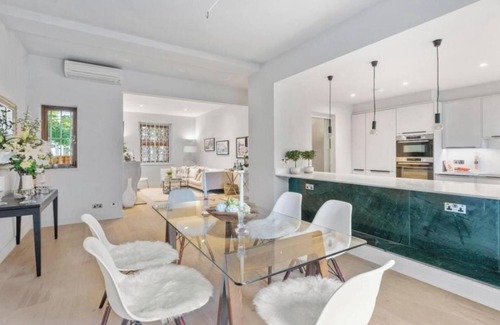 Abingdon Apartment | A Stunning Four-Bedroom Home in the Heart of Kensington