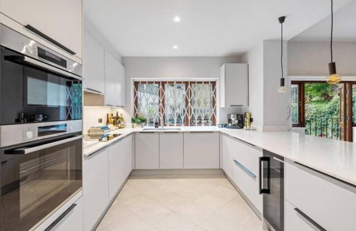 Abingdon Apartment | A Stunning Four-Bedroom Home in the Heart of Kensington