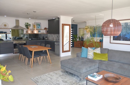 Fish Hoek House | A stunning modern property over looking False Bay, Cape Town , South Africa.