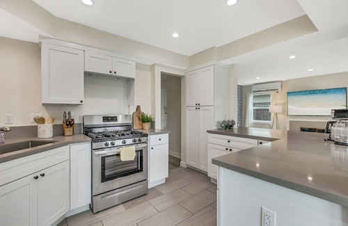 Naples House | A Stunning Naples Beauty cottage 2 mins 2 the sand