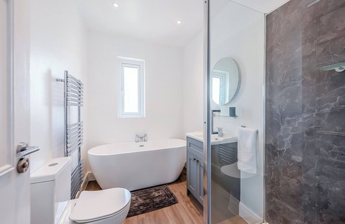 Littlehampton Cottage | A stunning two-level seaside retreat with incredible sea views.