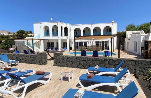 Guime Villa | A stunning villa with WOW factor, 9 bed, 9 bath panoramic sea views