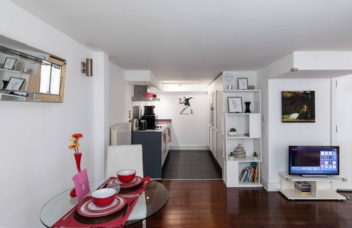Woolwich Riverside Apartment | A Stylish 2 Bed, 2 Bath London Apartment