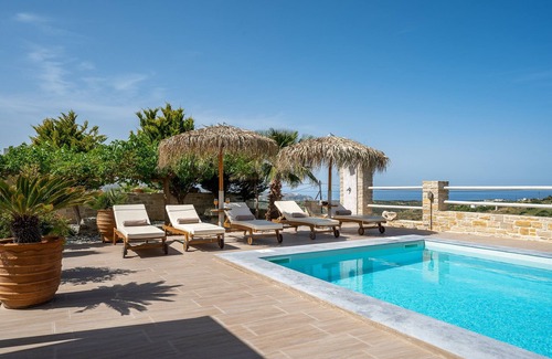 Kamilari Villa | A stylish and elegant villa with stunning view