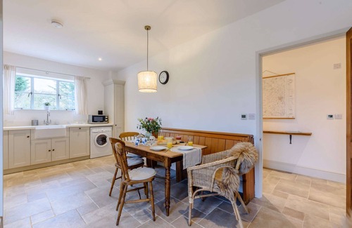 Shipston on Stour Cottage | A stylish, dog friendly, single storey holiday cottage in the Cotswolds with stunning countryside vi