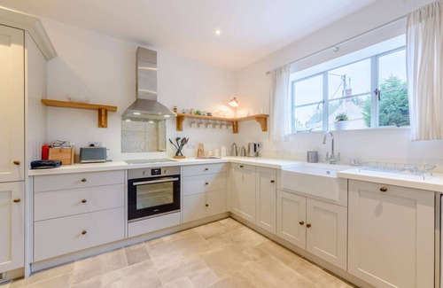 Shipston on Stour Cottage | A stylish, dog friendly, single storey holiday cottage in the Cotswolds with stunning countryside vi