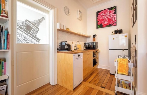 Sandy Bay House | A stylish luxurious cottage, set in a quiet neighbourhood, close to every thing