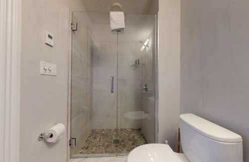 Griggs Park Apartment | A Stylish Stay w/a Queen Bed, Heated Floors. #22