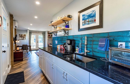 Colington Apartment | A Stylish Suite in the Heart of the Outer Banks with a Private Gym and Hot Tub.