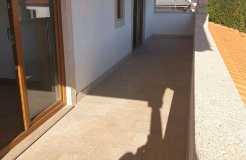 Gondifelos Apartment | a suite with a private bathroom