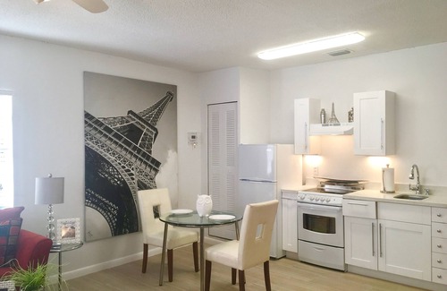 Bayside Historic District Apartment | A Suite Retreat - fully appointed, charming and private apartment