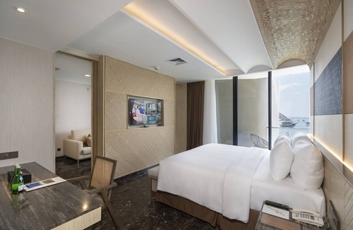 Labuan Bajo Hotel | A Suite Room with Sea View at Labuan Bajo