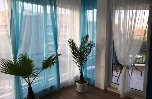 Chernomorets Apartment | A sunny luxurious apartment, just a step away from the beach