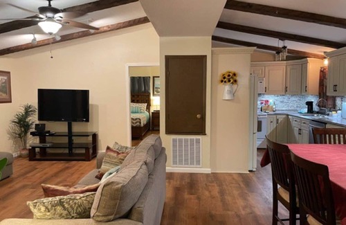 Canyon Lake House | A Sunshine Cottage