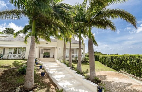 Orange Hill Villa | A super, contemporary villa benefiting from private pools and rooftop dining