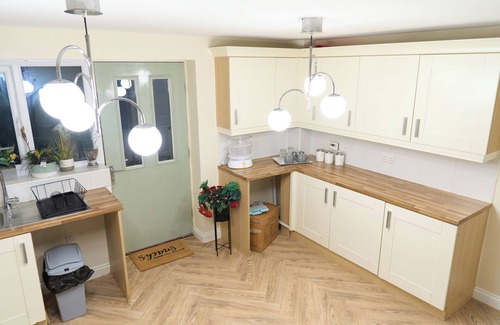 Congerstone House | A super spacious 5 bedrooms and family oriented home to stay in Nuneaton.