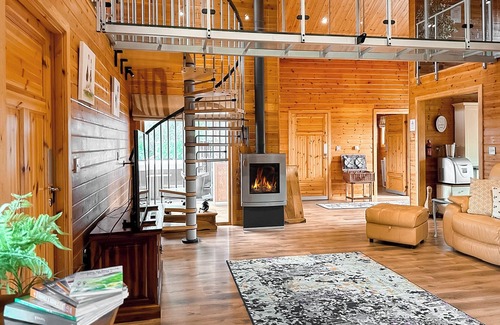 Hopton Cottage | A superb family lodge with a private hot tub, sauna and games zone.
