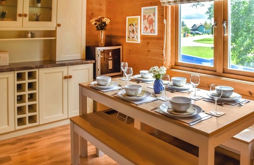 Hopton Cottage | A superb family lodge with a private hot tub, sauna and games zone.