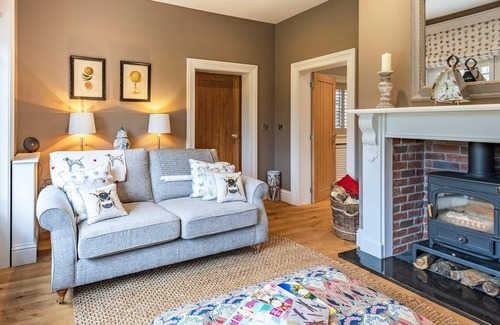Alford Cottage | A superb luxury retreat with a hot tub to enjoy, perfect for a romantic and relaxing break.