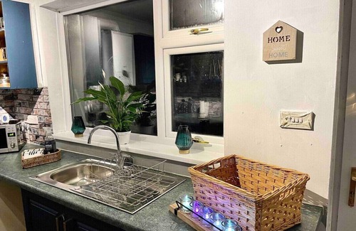 Llantarnam Cottage | A Superb Size Cottage By The Canal