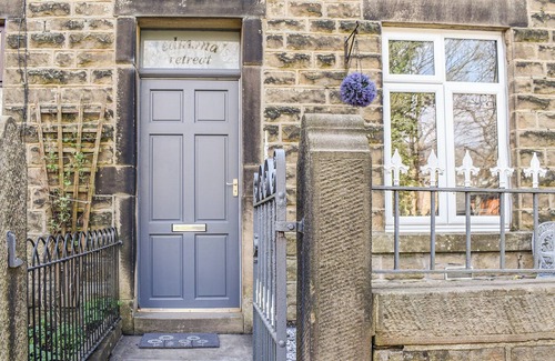 Chinley Cottage | A superbly finished holiday cottage lying within this quaint High Peak village.