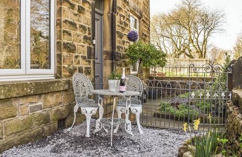 Chinley Cottage | A superbly finished holiday cottage lying within this quaint High Peak village.
