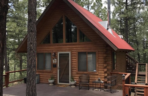 Aspen Springs Cabin | A sweet mountain retreat (yet close to town)