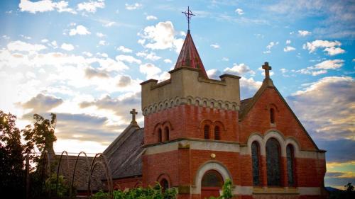 Kempton House | A Tassie Church
