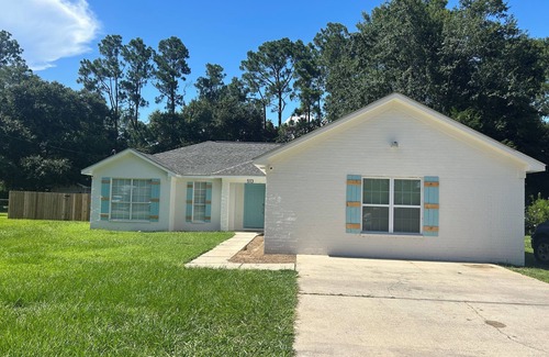 Foley House | A Taste of ParadisenSpacious 4BR/3BA retreat with a private pool