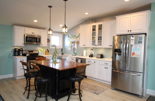 Broadkill Beach House | A terrific PET FRIENDLY AND WATERFRONT nightly retreat in Broadkill Beach! 3 Night rentals are being accepted the remainer of the year!