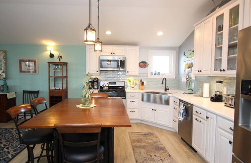 Broadkill Beach House | A terrific PET FRIENDLY AND WATERFRONT nightly retreat in Broadkill Beach! 3 Night rentals are being accepted the remainer of the year!
