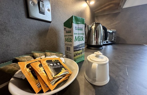 Chittlehamholt Cabin | A the mole resort that sleeps 4 guests in 2 bedrooms