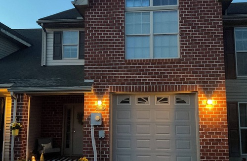 Chambersburg House | A thoughtfully designed 3-bedroom, 2.5-bath townhome tailored for travelers.