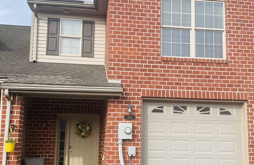 Chambersburg House | A thoughtfully designed 3-bedroom, 2.5-bath townhome tailored for travelers.