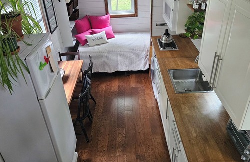 Pawcatuck Cottage | A Tiny Escape - Charming Eco-Friendly Retreat Awaits in Stonington