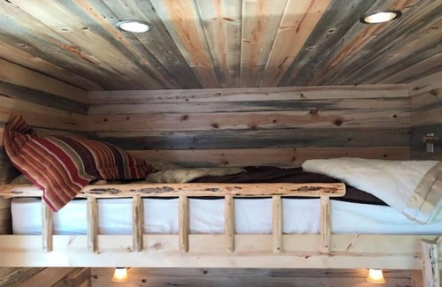 Pine Hollow House | A Tiny Home by the Lake with air conditioning!