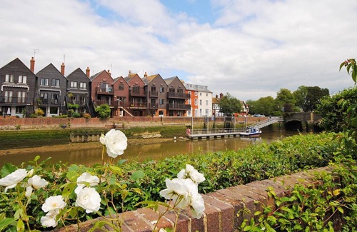 Arundel Cottage | A town house that sleeps 12 guests in 6 bedrooms