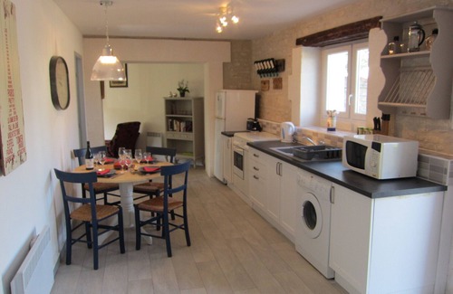 Mons Cottage | A traditional 2 bedroomed stone cottage ideal for family holidays.