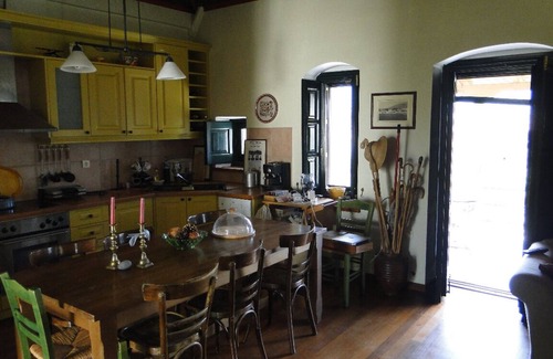 Astros House | A traditional house for all seasons. Enjoy the sun, sea but also the mountains!