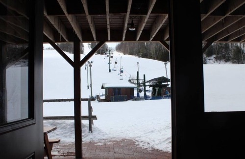 Wakefield Ski Chalet | A traditional Quebec chalet nestled in the Gatineau Hills 30 minutes from Ottawa