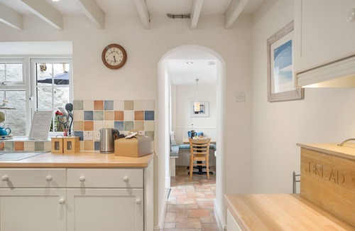 Portreath Cottage | A traditional seaside cottage, with sea views and an easy walk to Portreath.
