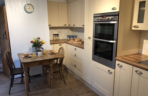 Saxmundham Cottage | A traditionally furnished cottage with fantastic views across the Alde Estuary