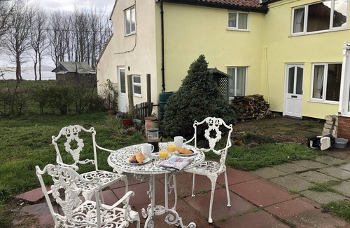Saxmundham Cottage | A traditionally furnished cottage with fantastic views across the Alde Estuary