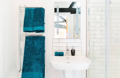 Deerhurst House | A tranquil countryside escape, with a Swimming Pool, Jacuzzi and Sauna!