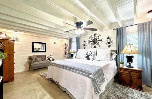 Woden House | A Tranquil Retreat Loaded With Ambiance! Sleeps 10