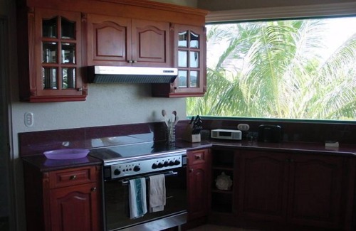 Loay House | A Tranquil Tropical Retreat, Private with Personal Staff