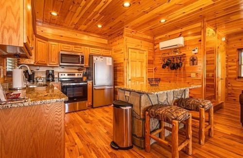 Almond Cabin | A Treehouse View Over Lake Fontana
