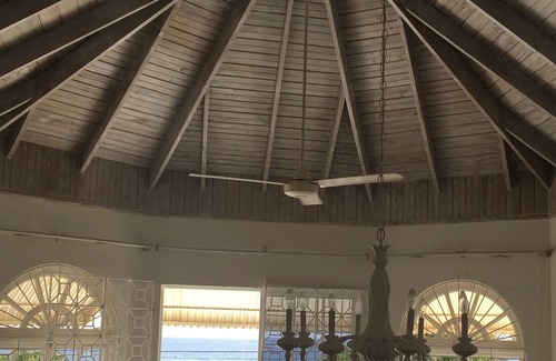 Whitehouse House | A Tropical Getaway