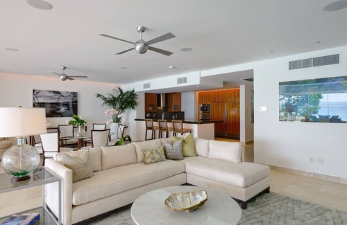 Prospect Apartment | A tropical modern 3 bedroom apartment with outstanding amenities